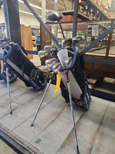 lot 1094 image: Golf Club Set with Bag