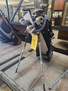 lot 1096 image: Golf Club Set with Bag