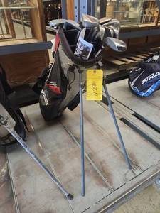 lot 1097 image: Golf Club Set with Bag