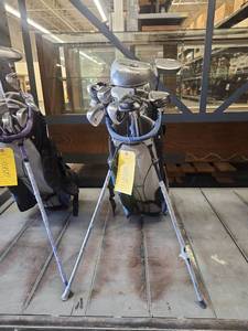 lot 1099 image: Golf Club Set with Bag