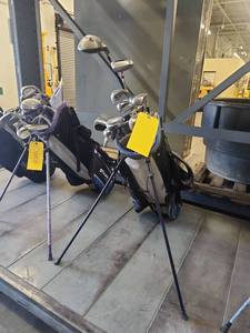 lot 1106 image: Golf Club Set and Bag
