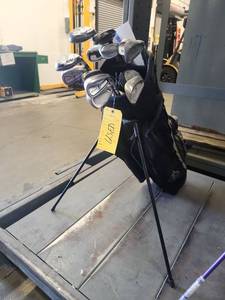 lot 1108 image: Golf Club Set with Bag