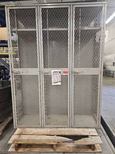 lot 1110 image: 3 Door Grey Lockers