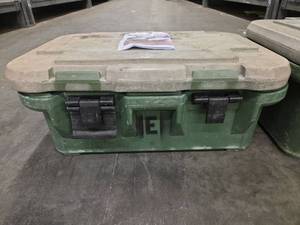 lot 1344 image: Cambro UPCS160 and UPCS180 Insulated Food Storage Container Green - Set of 2