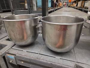 lot 1361 image: Stainless Steel Mixing Bowls 12 Quart - Set of 2