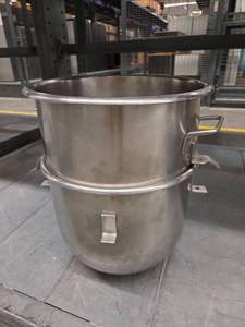 lot 1365 image: Mixing Bowls with Handles - Set of 2