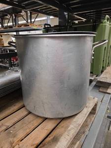 lot 1368 image: Alluminum Gallon Cooking Pot with Handles and Lid
