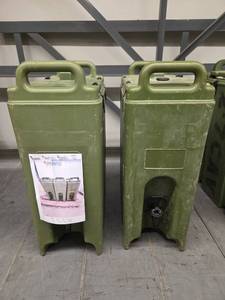 lot 1371 image: Cambro 500LCD Insulated Beverage Dispensers - Set of 2