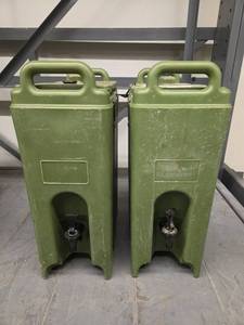 lot 1373 image: Cambro 500LCD Green Insulated Beverage Dispensers - Set of 2