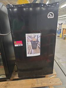 lot 1382 image: Igloo Household Refrigerator 3.0 Cu.Ft - Model FR326M-BLACK&nbsp