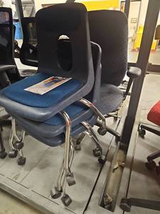 lot 4003 image: 4 - Assorted Rolling Chairs