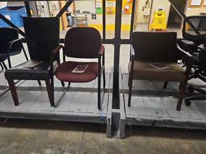 lot 4005 image: 3 - Assorted Stationary Chairs