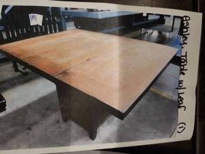 lot 4052 image: Ashley Dining Table with Leaf Extension and Chairs