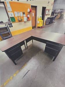 lot 4062 image: Black L-Shaped Desk with Drawers and Shelving
