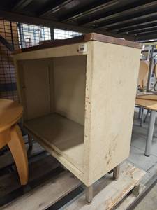 lot 4107 image: Wall Mounted Bookshelf W 4 Compartment