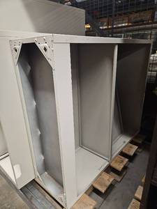 lot 4110 image: Set of 3 Metal Filing Cabinets