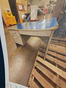 lot 4129 image: Metal Desk With 2 Drawers
