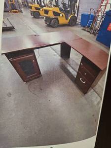 lot 4136 image: L-Shape Desk