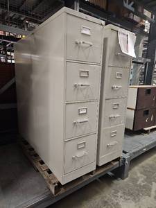 lot 4146 image: 4 - 4 Drawer File Cabinets