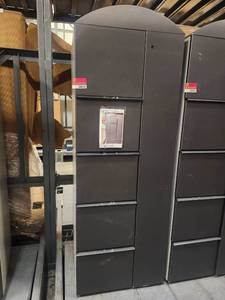 lot 4152 image: 1 - Metal Storage Cabinet 5-Drawers and Storage Space
