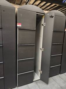 lot 4154 image: 1 - Metal Storage Cabinet 5-Drawers and Storage Space