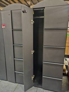 lot 4155 image: 1 - Metal Storage Cabinet 5-Drawers and Storage Space