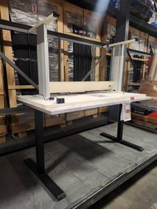 lot 4158 image: Electric Height Adjustable Desk with Motor