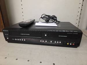 lot 4173 image: Magnavox DVD Recorder VCR - Model ZV427MG9 B with Remote