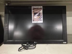 lot 4183 image: LG FLATRON 32 inch LCD Monitor with Power Cable - Model M3202C-BA