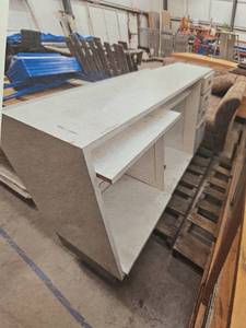 lot 4104 image: Inca Industrial Metal Work Bench With Drawers