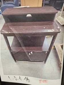lot 4106 image: Small Kid Table W Small Metal Shelf