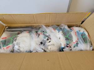 lot 1078 image: Practice Soccer Balls 8 Pack Includes Ball Pump (Bluegreen) Size 5