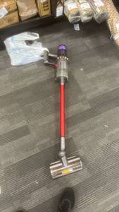 lot 10077 image: Dyson V15 Detect Cordless Vacuum Cleaner - Retail $0