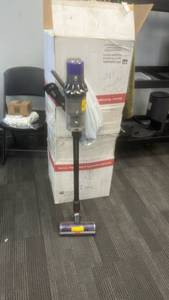lot 10082 image: Dyson V6 Cordless Stick Vacuum Cleaner - Retail $0