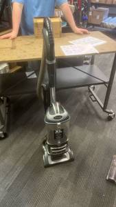 lot 10100 image: XL Upright Carpet Cleaning Machine - Retail $0