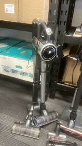 lot 10104 image: LG CordZero Cordless Stick Vacuum Cleaner with Dual Battery - Retail $0
