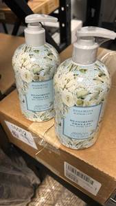 lot 16051 image: Homeworx Slatkin  Co. Blooming Trellis Gel Hand Soap 22 fl oz (2 pack)