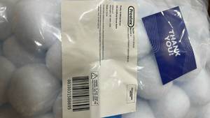 lot 102 image: Prextex Fluffy Artificial Snow Snowballs 100 Count