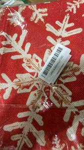 lot 154 image: Red and Cream Snowflake Pattern Throw Pillow Cover