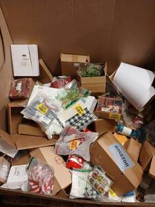 lot 5579 image: Mystery Christmas Pallet