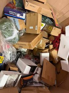 lot 5580 image: Mystery Christmas Pallet