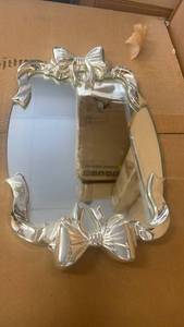 lot 202 image: Glass Frame with Ribbon Bow Design - Retail $15