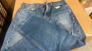 lot 203 image: Levis Classic Blue Denim Jeans 34X30 - Retail $40