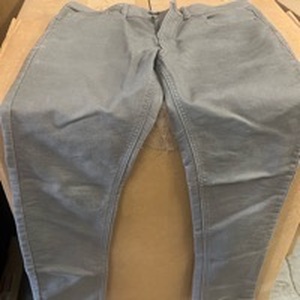 lot 206 image: Mens Gray Slim Fit Jeans Size 30x30 - Retail $15
