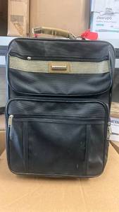 lot 208 image: VERDI Rolling Carry On Suitcase with Multiple Compartments - Retail $25