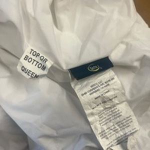 lot 209 image: Serta Queen Mattress Protector  - Retail $30