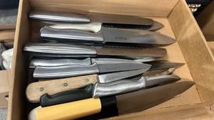 lot 214 image: Assortment of Kitchen Knives12pc