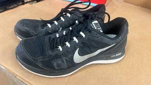lot 223 image: Nike Dual Fusion Running Shoes Black White Size 9.5 - Retail $25