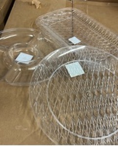 lot 234 image: Plastic Serving Set  - Retail $5