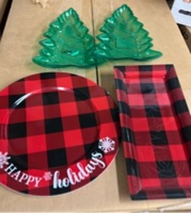 lot 235 image: Plastic Christmas Holiday Party Tableware Set